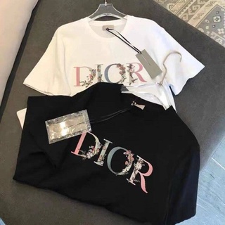 【ใหม่】【2022New】เสื้อยืดโอเวอร์ไซส์เสื้อยืดแขนสั้น คอกลม ผ้าฝ้าย พิมพ์ลาย Dior Tag พร้อมป้ายฉลากS-3XL