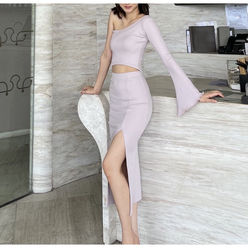 - QUERA Viola Set - One-Shoulder Top x High Waist Skirt