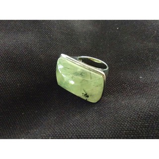 แหวนหินพรีไนต์(Prehnite) หินแห่งการทำนายและความรักอันไร้เงื่อนไข