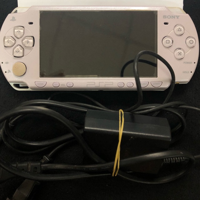 Psp มือสอง รุ่น2000 สีขาว