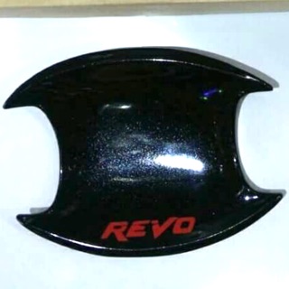 เบ้ากลม เบ้ากันรอย 4 ประตู สีดำ ลาย Revo สีแดง สะท้อนแสง ใส่ revo revo rocco