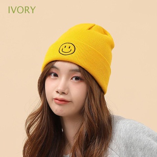 Ivory หมวกถักผ้าขนสัตว์ลายหน้ายิ้มสไตล์เกาหลีให้ความอบอุ่นสําหรับผู้หญิงและผู้ชาย Skullies