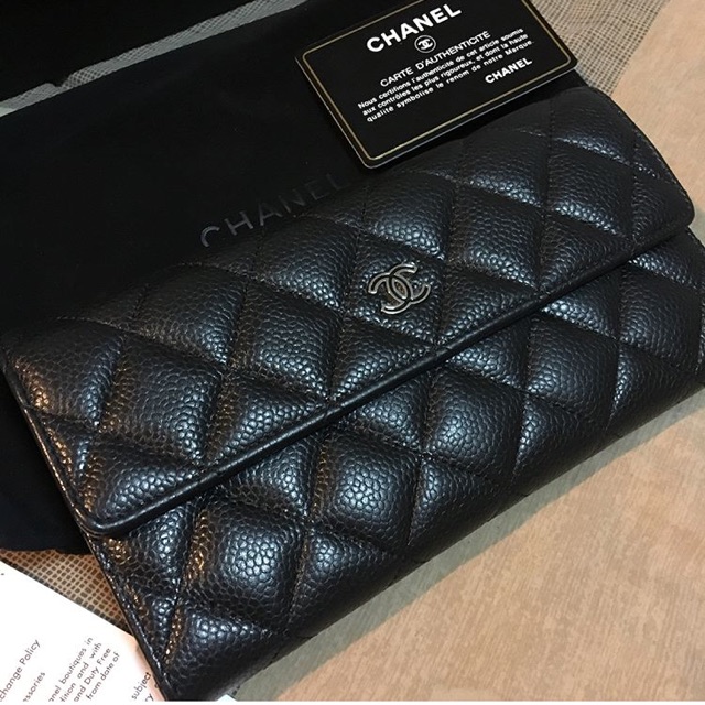 Chanel wallet caviar holo 20 very like new!