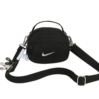 Nike Mini Swoosh กระเป๋าสะพายไหล่ขนาดเล็ก