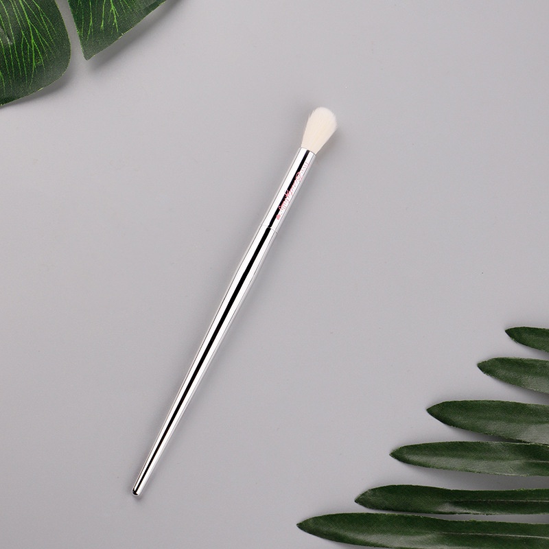 แปรงแต่งหน้า It Cosmetic Silver Chromed แปรงอายแชโดว์สังเคราะห์เครื่องมือแต่งหน้า