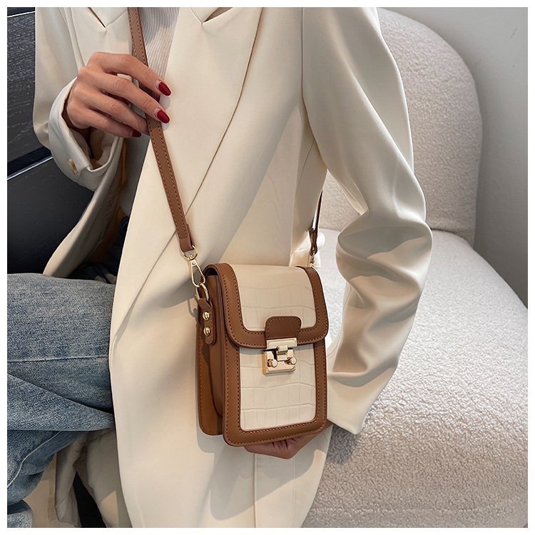 Hiyoko กระเป๋าสะพาย Flint bag โทนสีนี้ตัดกันแบบ minimal สุดลงตัว