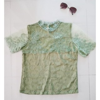 เสื้อลูกไม้ลายสวย มีซับใน สีเขียวเข้ม