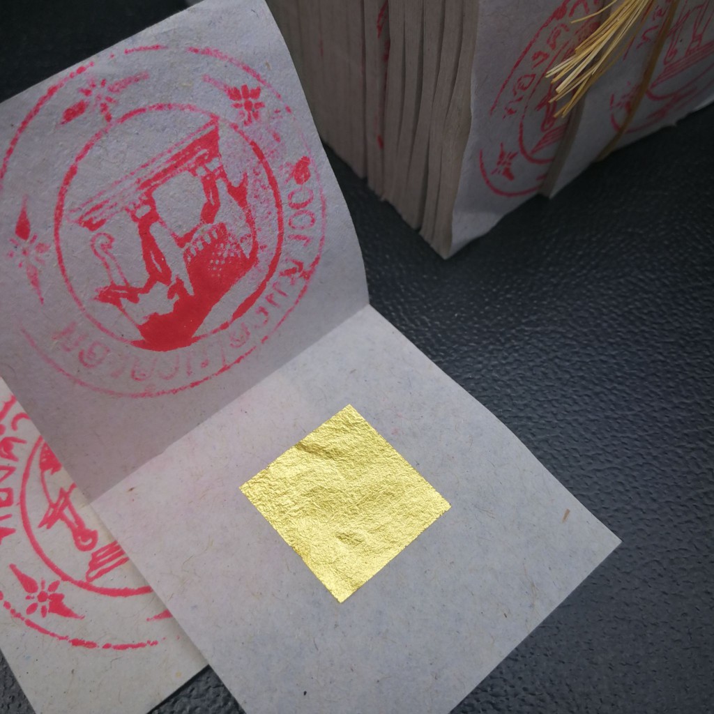 ทองคำเปลวแท้ 100% ตีมือแบบโบราณ 1.5 x 1.5 ซ.ม. จัดชุด 500 แผ่น