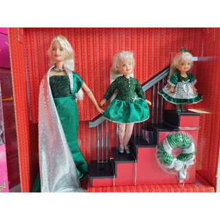 **กล่องไม่สวย เสียงไม่ติดนะคะ**  2000 Singing Holiday Sisters Gift Set Barbie  #26260