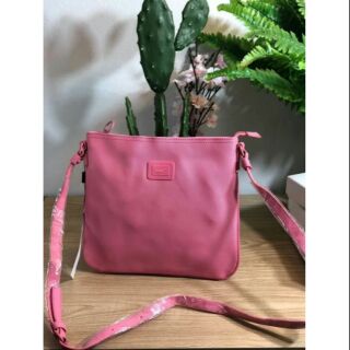 🐣LACOSTE CLASSIC SLING BAG 🐣
กระเป๋าสะพายหรือสะพายไหล่  สีชมพู