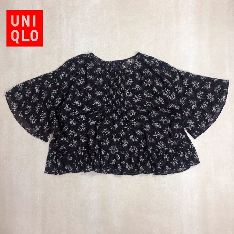 Uniqlo เสื้อเบลาส์ ลายดอกไม้ Anna Sui