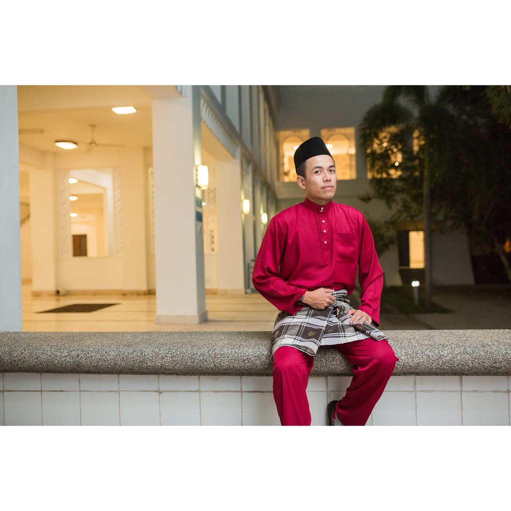 เสื้อผ้ามาเลย์ Iskandar By Budiman สีแดงแดง