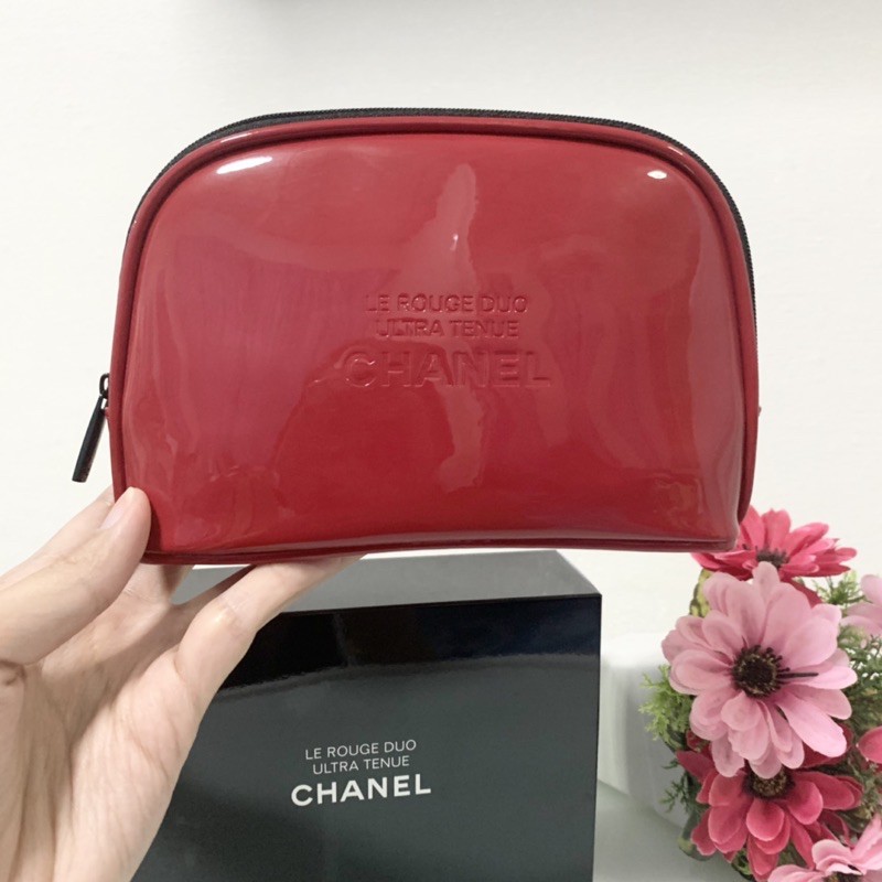 แท้💯 กระเป๋า Chanel cosmetic pouch หนังแก้วสีแดง