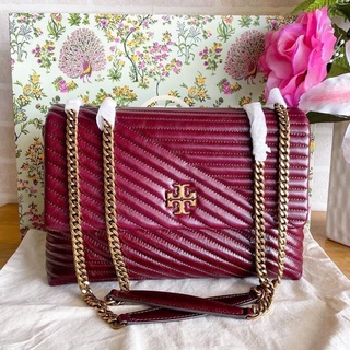 🎀 (สด-ผ่อน) กระเป๋าสะพาย สีแดง 11 นิ้ว 84198 TORY BURCH KIRA CHEVRON GLAZED SMALL CONVERTIBLE SHOULDER BAG