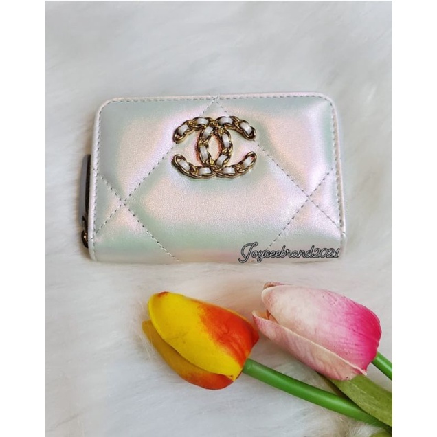 New‼️ Chanel 19 Zippy cardholder white irridescent ของแท้💯%