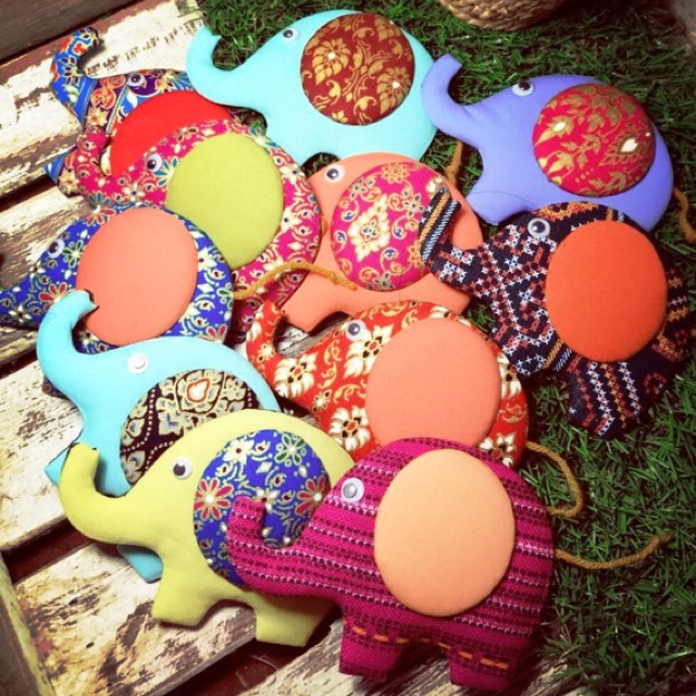 ช้าง:แม่เหล็กติดตู้เย็น (elephant magnet) ของฝากจากประเทศไทย #souvenirs  #elephant magnet