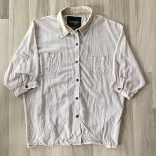 เสื้อเชิ้ต สีน้ำตาลอ่อน