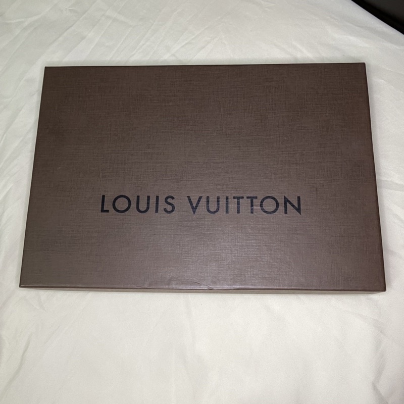 กล่องผ้าพันคอ LV ของแท้