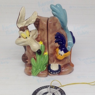 Westland Giftware : Road Runner and Wile E Coyote Salt and Pepper Shaker - Looney Tunes Magnetic