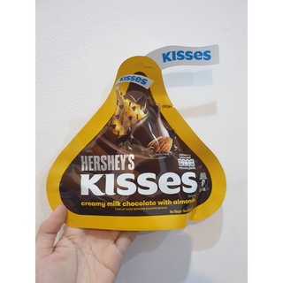 เฮอร์ชี่ส์คิสเซสช็อกโกแลตนมผสมอัลมอนด์ 82กรัม Hersheys Kisses Almond Milk Chocolate 82g.