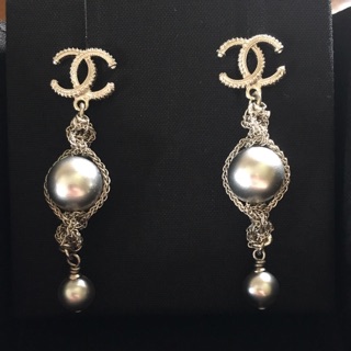 Used like new Chanel earrings ของแท้