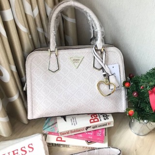 💯 💕 Guess Lyra Bag With Embossed Logo  💯