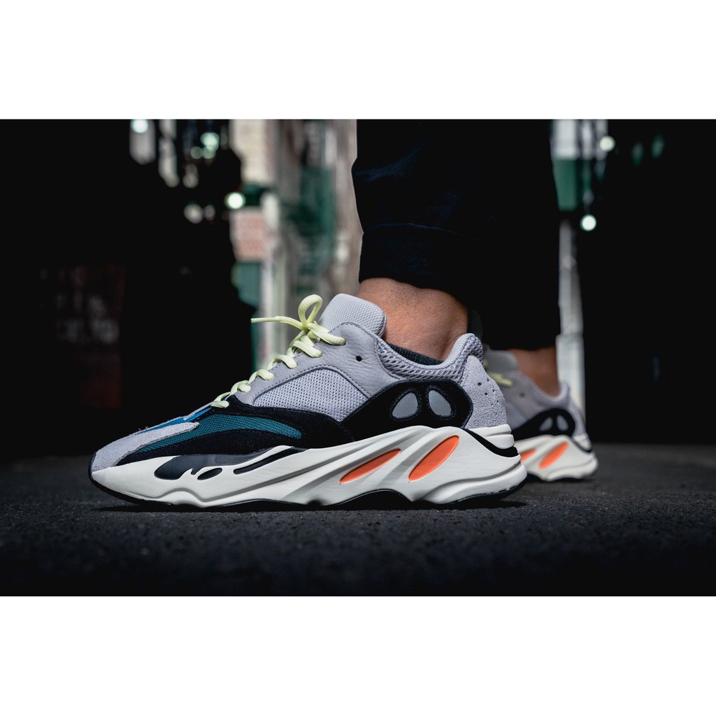 Adidas Yeezy Boost 700 ( Size : EUR 41.5 / CM 26 )