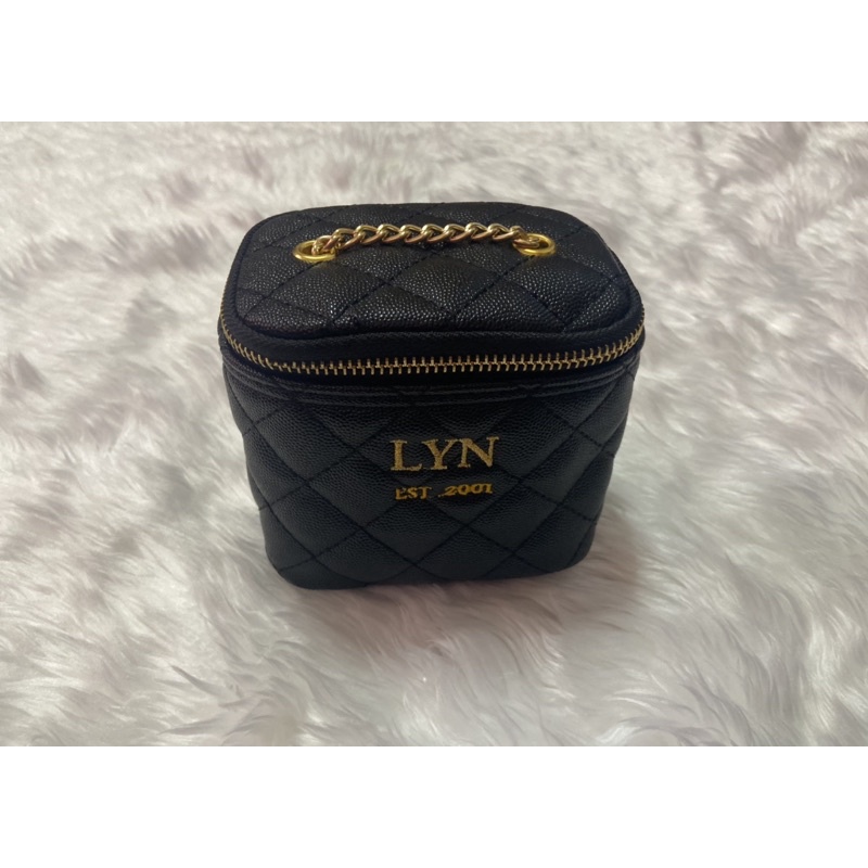 กระเป๋า LYN ใบเล็กน่ารัก