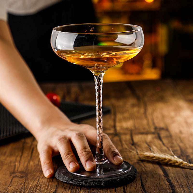 Free Shipping 2PCS Stemmed Goblet Spiral Shape Cocktail Glass Handblown Coupe Glass to Serve a Manha