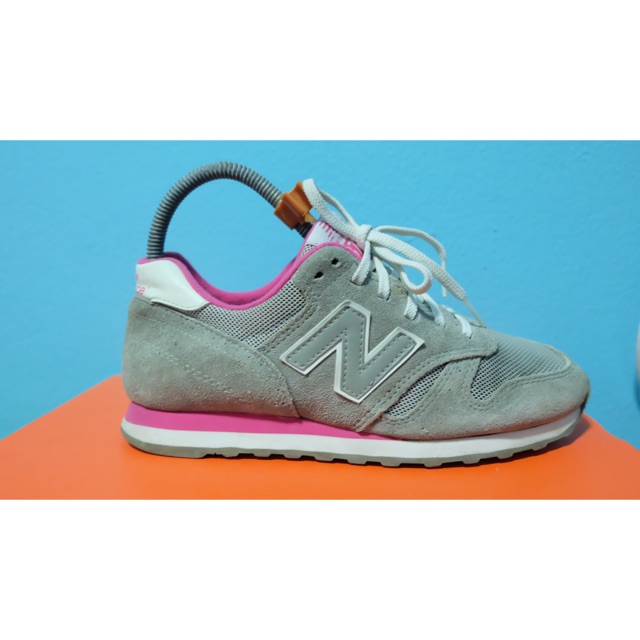 รองเท้ามือสอง NB373