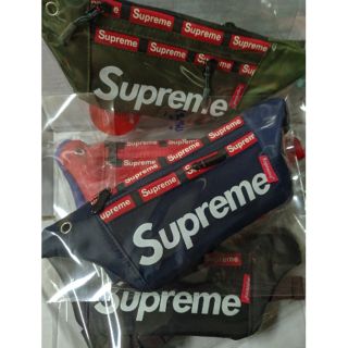 กระเป๋าสะพาย Supreme หลากสี ดำ เทา กรมท่า เขียว น้ำเงิน และ แดง สวยงามดูดี ยี่ห้อ Supreme