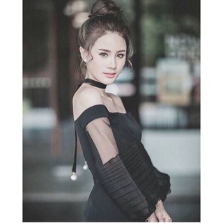 เดรสปาดไหล่ แต่งแขนมุ้งจีบ ผ้าซาร่า