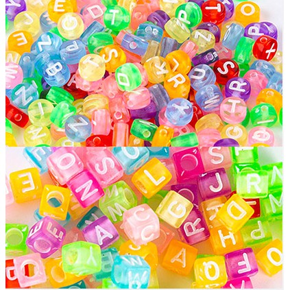 ลูกปัดอะคริลิคลายตัวอักษร DIY สําหรับเด็ก 100ชิ้น