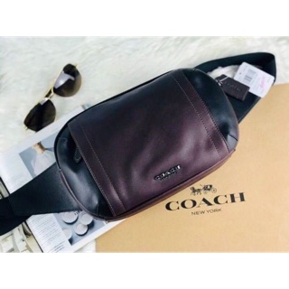 Coach F37594 Graham utility pack ขนาด 11" (L) x 10 3/4" (H) x 3 1/4" (W)