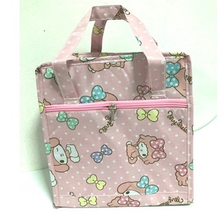 MY MELODY  P กระเป๋าเก็บอุณหภูมิ มีช่องซิปด้านหน้า ผ้าร่มกันน้ำ ลาย MY MELODY P  ขนาด 23x14x25 CM งานสวย BY  MANOPNEST