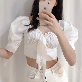 เสื้อครอปแขนตุ๊กตาสีขาวคัตติ้งดี แขนพองอยู่ทรง ผ้าใส่สบาย