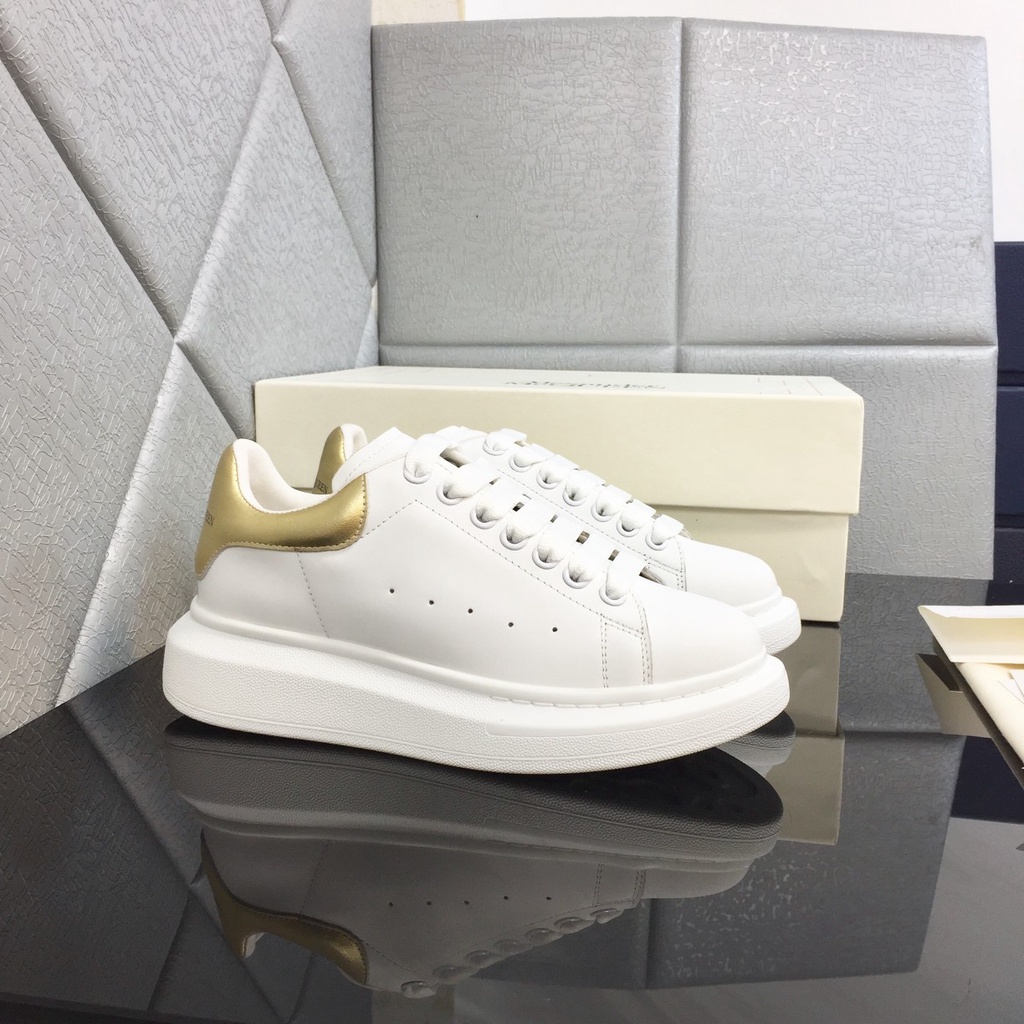 ALEXANDER MQUEEN รองเท้าสีขาวสไตล์ใหม่