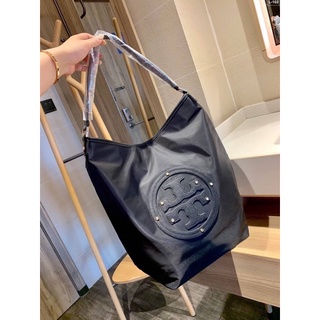 ของแท้ กระเป๋าสะพายไหล่ TORY BURCH STACKED NYLON LOGO BAG กระเป๋า BUCKET TOTE วัสดุ NYLON