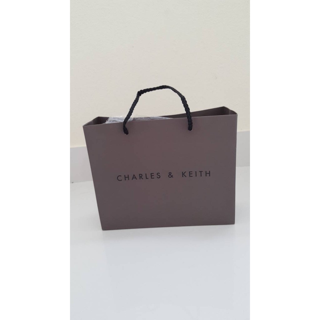 ถุง CHARLES &amp; KEITH แท้ ขนาด 15.5x 12 นิ้ว มือสอง