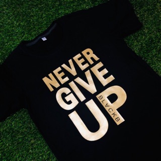 เสื้อยืดคอกลม Never give up ❗️ไซส์ใหญ่พิเศษ เอาใจสาวกหงส์ ❗️งานเฟล็กสีทอง🚀 ของพร้อมส่ง