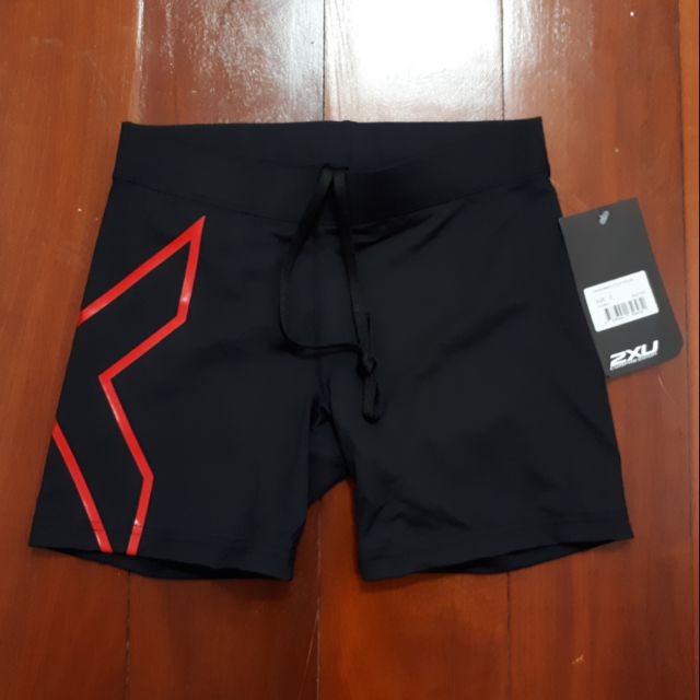 กางเกงวิ่งหญิง 2xu ของแท้พร้อมป้าย ขาสั้น โลโก้แดง size S