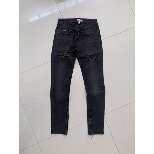 กางเกงยีนส์MNGสีดำมือสอง