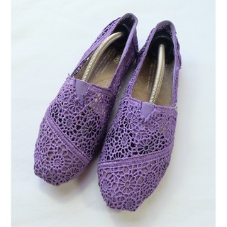 Toms Shoes Crochet Classics Size 6.5W / 36.5EU / 23 CM. สีม่วงเข้ม มือสอง ของแท้