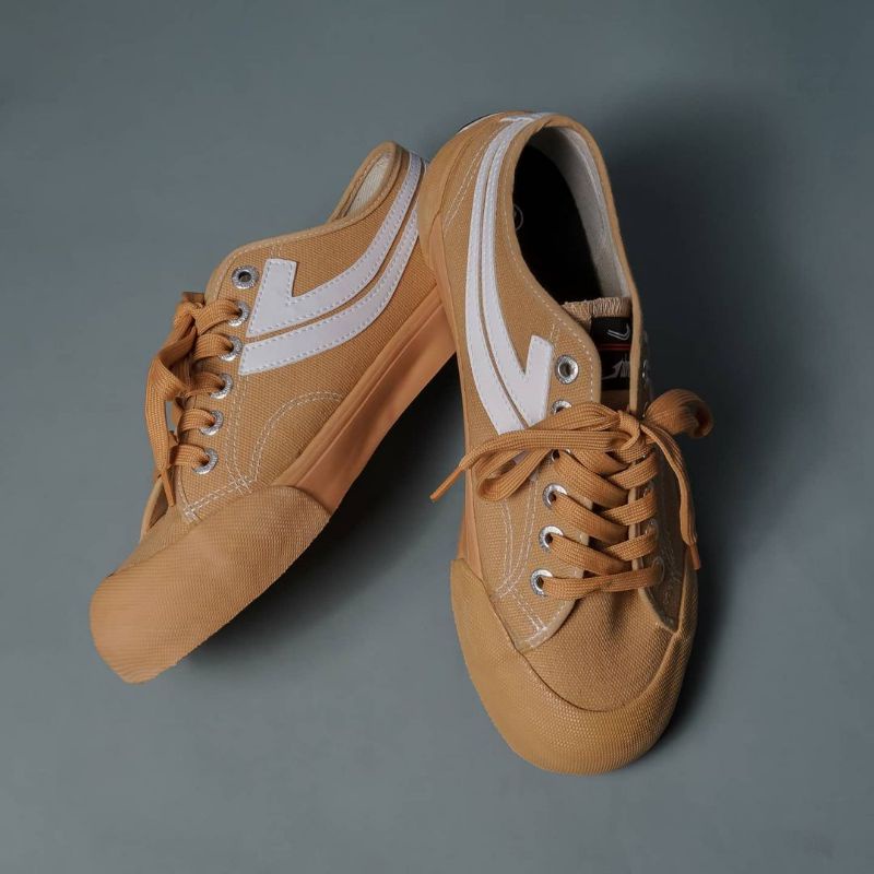 Jhonson GALAXY PRO BEIGE GUM LOW