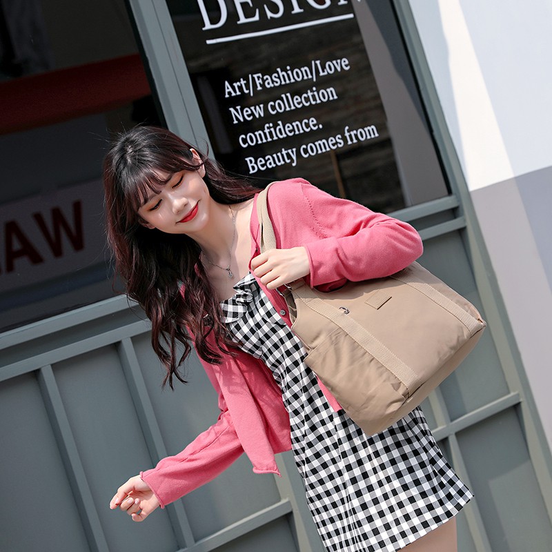 GUDIKA-พร้อมส่ง🔥 กระเป๋าสะพายข้างแฟชั่น TOTE BAG รุ่นใหม่ 2024 ผู้หญิง เกรดพรีเมี่ยม ผ้าไนลอน กันน้ำ
