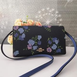 🎀 A กระเป๋าสะพาย ครอสบอดี้สีน้ำเงินลายดอก F73010 HAYDEN FOLDOVER CROSSBODY CLUTCH IN SIGNTUARE CANVAS