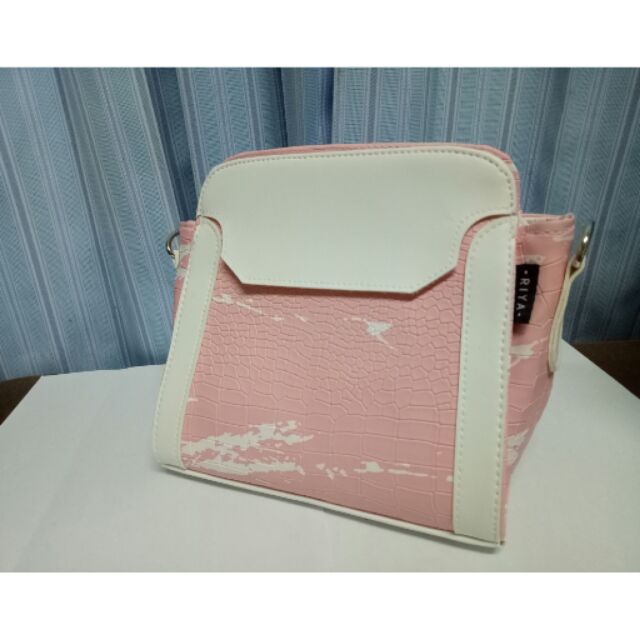 กระเป๋า RIYA