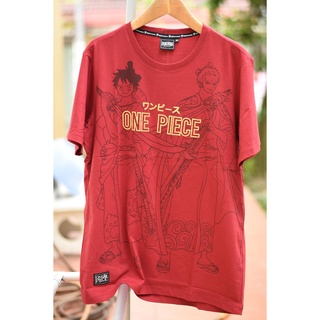 [โค้ดส่วนลด 9SAM60 ลดทันที 60.-] เสื้อ T-Shirt One Piece Luffy,Zoro(DOP-1319) สีแดง ลิขสิทธิ์แท้