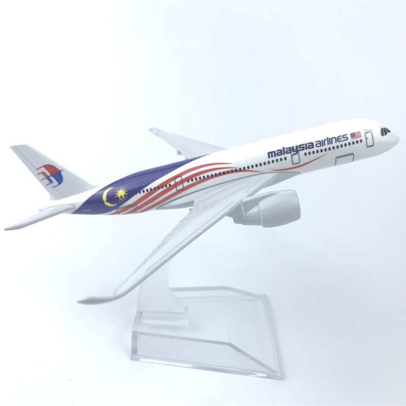 [16cm] โมเดลเครื่องบิน Malaysia Airline 350 (Aircraft Metal Model) วัสดุทำจากเหล็ก  พร้อมฐาน ของเล่น ของสะสม – โปรปัง