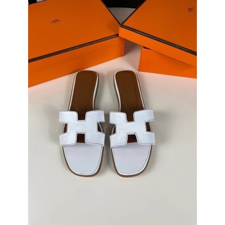 HERMES ORAN SANDAL ORIGINAL งานนี้บอกเลยหนังเรียบเนียนสวยมาก หนังแท้100% พื้นรองเท้าทำจากไม้